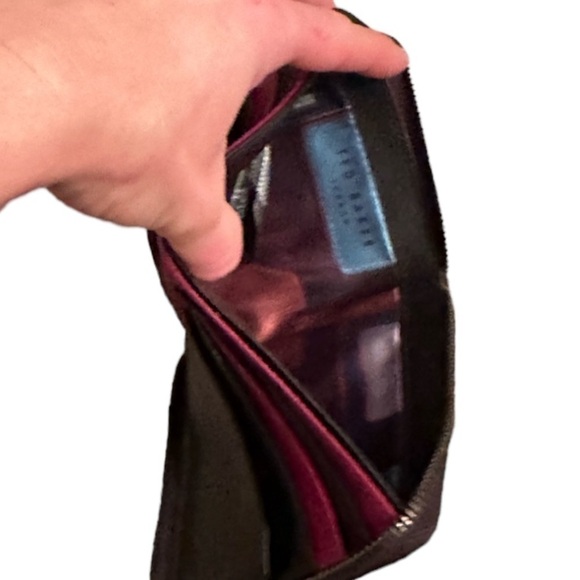 Ted Baker Black Leather, Bifold Zip Around Wallet, Striking Black & Red Interior - Picture 14 of 16